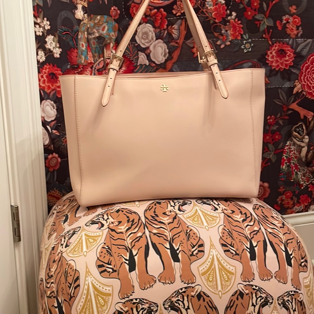Peach Tory Burch bag